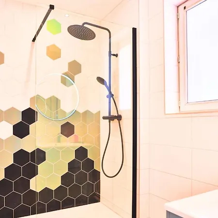 Apartment L'aventure: Gaming Haven With Arcade, Billiards & Family-friendly Amenities *